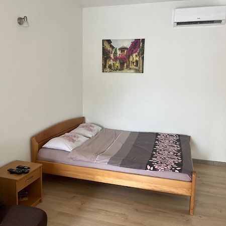 Apartman Iskra Bijela Eksteriør billede