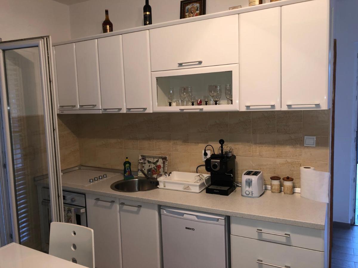 Apartman Iskra Bijela Eksteriør billede
