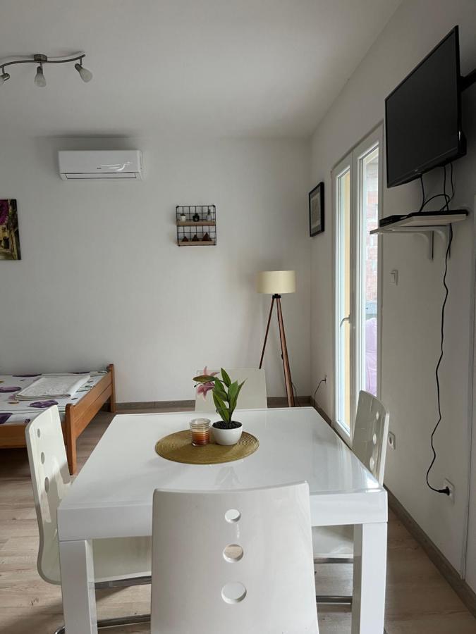 Apartman Iskra Bijela Eksteriør billede
