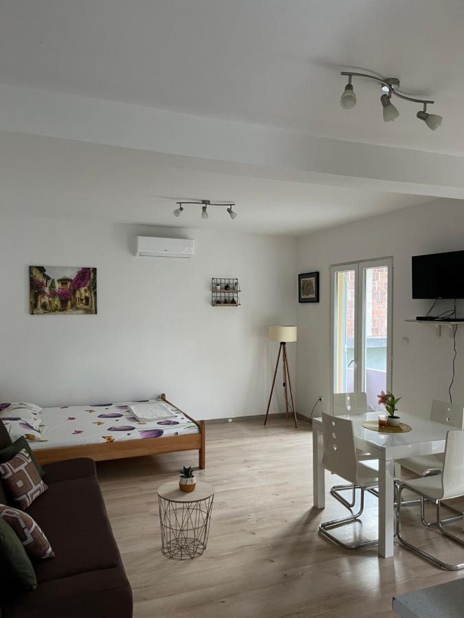 Apartman Iskra Bijela Eksteriør billede