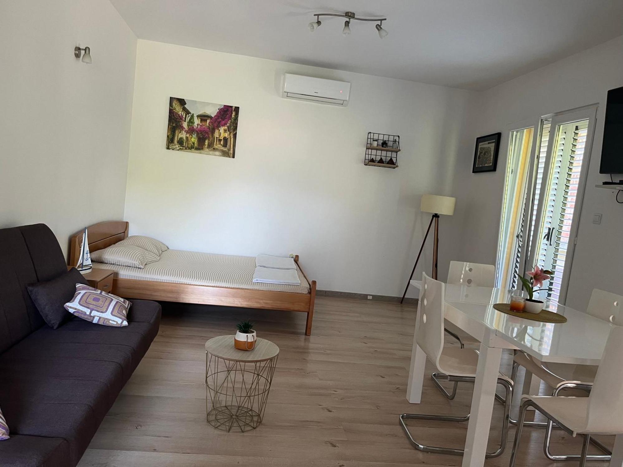 Apartman Iskra Bijela Eksteriør billede